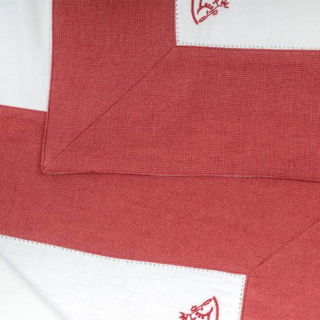 Скатерть столовая с вышивкой Ар Нуво